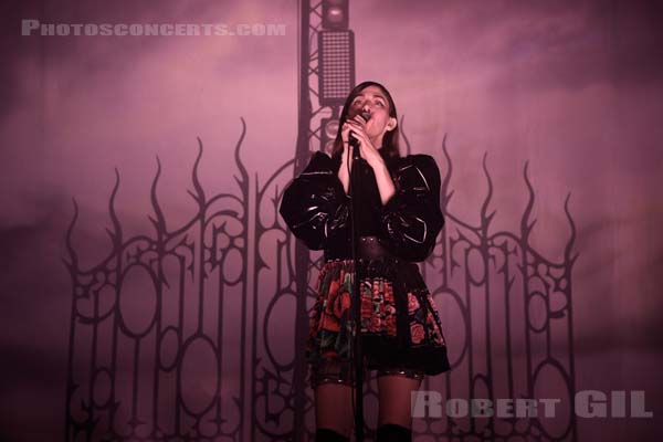 CAROLINE POLACHEK - 2019-11-02 - PARIS - Grande Halle de La Villette - Nef - 